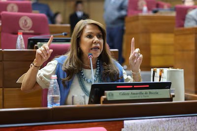 Celeste Amarilla exige reforma de la Caja Fiscal y acusa privilegios docentes: «Son todos colorados»