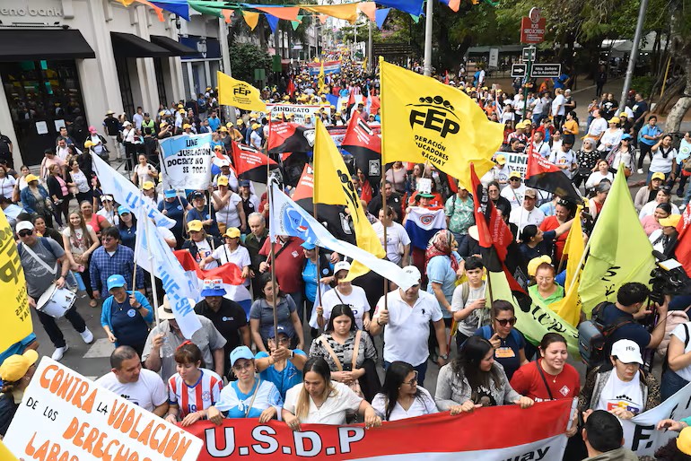 Docentes rechazan jubilación a los 57 y amenazan con paro escolar