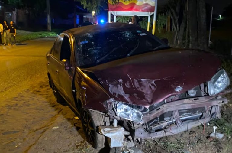 Autos chocaron de frente: hospitalizaron a una mujer que iba de acompañante