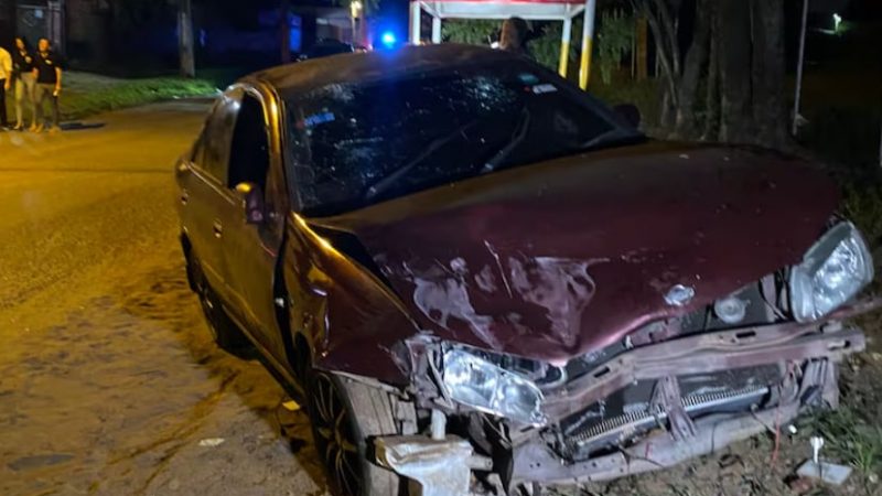 Autos chocaron de frente: hospitalizaron a una mujer que iba de acompañante