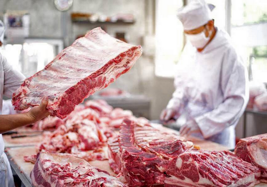 Estudio de la CONACOM revela que apenas el 10% de la carne faenada de ganado vacuno queda en el país