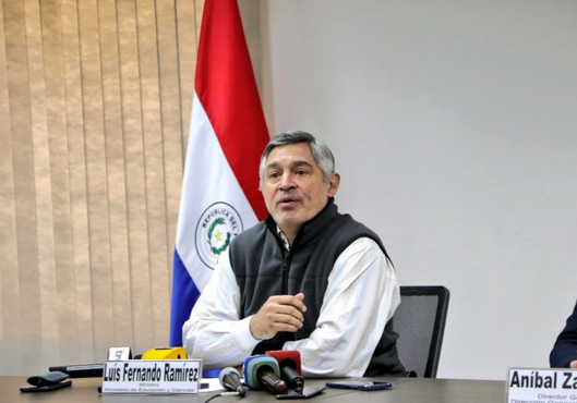 Filas de padres para inscribir a sus hijos en colegios públicos son «una buena señal de que la gente confía», según ministro del MEC