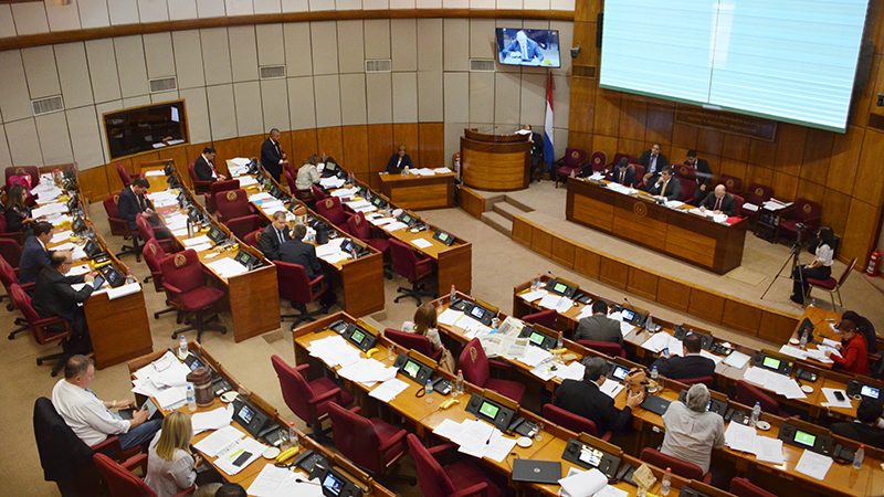 Policías rechazan edad mínima de jubilación