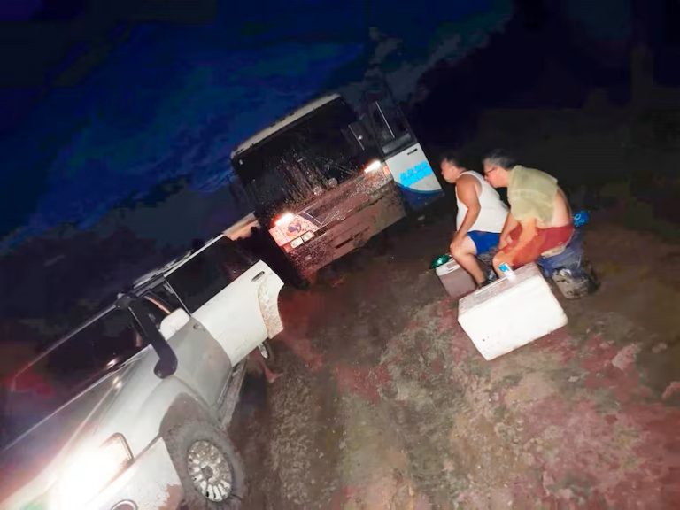 Año Nuevo entre barro y mosquitos: la ruta que condena a Paraguay