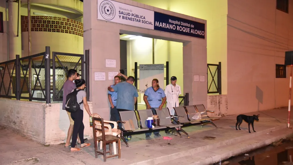 Cena familiar acaba en tragedia: Adolescente se atragantó, bebió agua, no resultó y murió