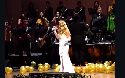 Fátima Román celebró su logro: ¡Cantó su cumbia acompañada de la Sinfónica!