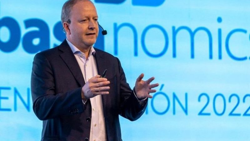 Economista denuncia ocultamiento de deudas fiscales por parte de ministro de Economía