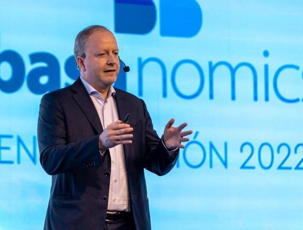 Economista denuncia ocultamiento de deudas fiscales por parte de ministro de Economía