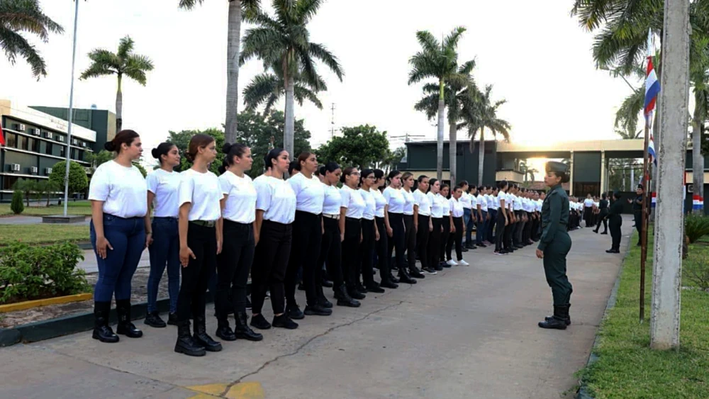 Más de 1.800 mujeres se alistaron en el servicio militar