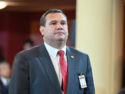 Senador cuestiona libertades ambulatorias a reincidentes y pide investigar a jueces