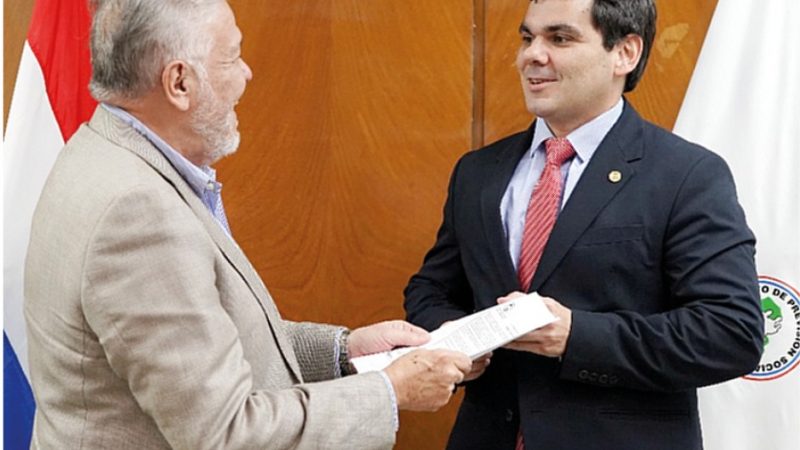 Asesor del IPS defiende aumento patrimonial y asegura legalidad de honorarios