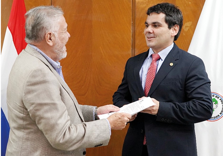 Asesor del IPS defiende aumento patrimonial y asegura legalidad de honorarios