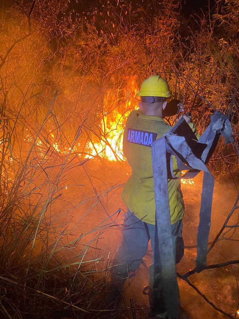«Es una irresponsabilidad criminal»: ministro pide castigos penales por quemas