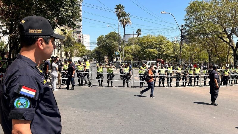 Policía activa protocolo especial por protestas en Asunción