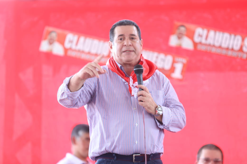 Intubado y en terapia intensiva: preocupación por la salud de Horacio Cartes, internado en un sanatorio privado