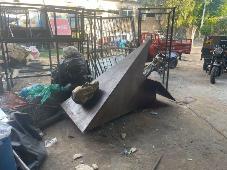 Congreso exige reponer busto de Caballero en San Bernardino o denunciará a intendente