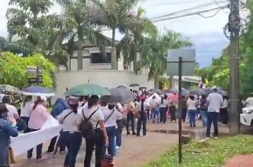 Escrache en Pilar contra Alliana por reforma de la Caja Fiscal