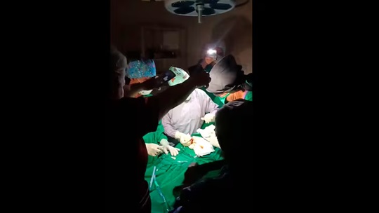 Cirugía a oscuras: usaron la linterna de teléfonos por corte de la ANDE