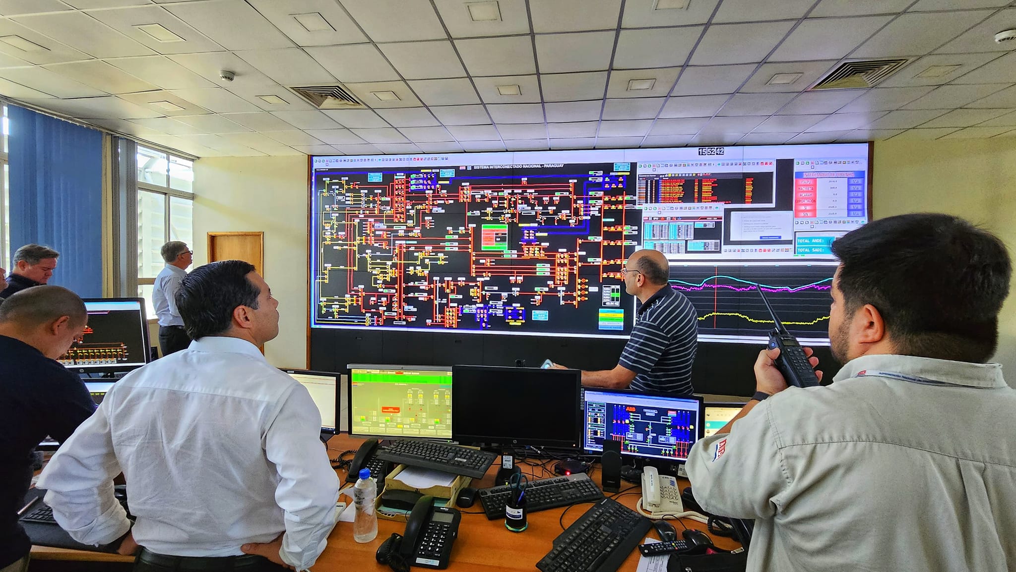 ANDE analiza explotar su red de fibra óptica y modificar su Carta Orgánica