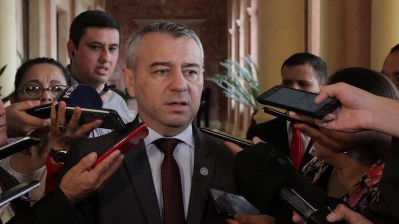 Acusan uso de encuestas manipuladas para presionar a Dani Centurión en Asunción