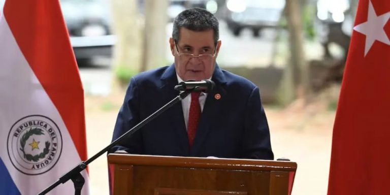 Cartes evoluciona favorablemente: le implantan marcapasos y prevén retiro del respirador