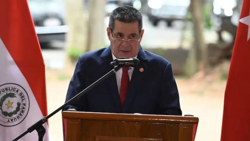 Cartes evoluciona favorablemente: le implantan marcapasos y prevén retiro del respirador