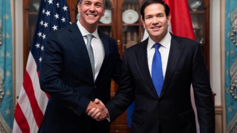 Peña se abraza al trumpismo y reivindica la Doctrina Monroe