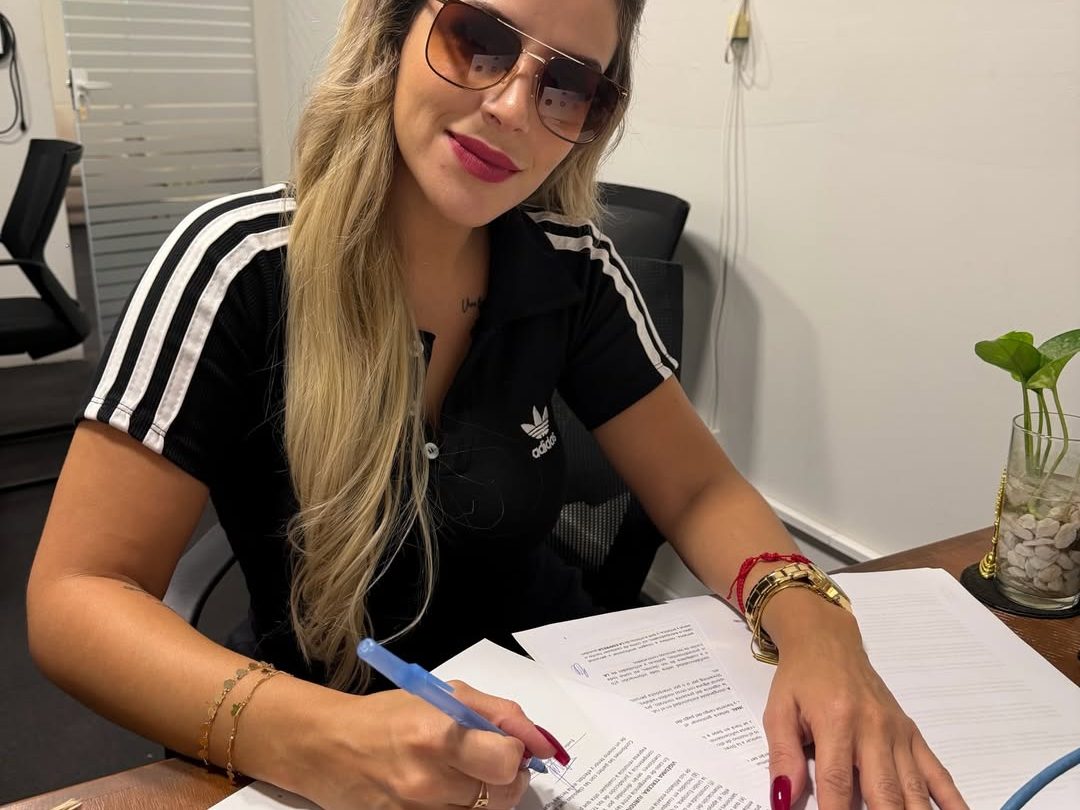 Después de su escándalo con Junior, Evelyn Gómez es contratada por el Grupo Vierci