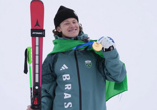 El brasileño Lucas Pinheiro gana la primera medalla en los Olímpicos de Invierno en la historia de Sudamérica
