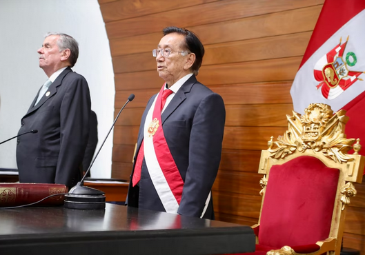 José María Balcázar asume la Presidencia de Perú tras vencer en votación del Congreso