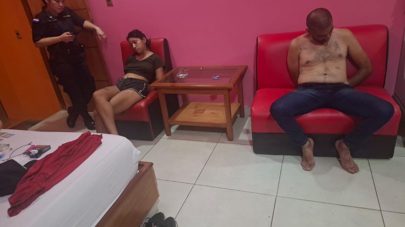 Cae hombre que hurtó el auto de su novia para ir a un motel con su amante