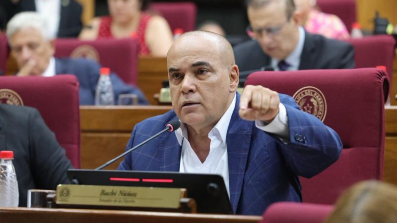 Docentes abuchearon a «Bachi» Núñez por defender reforma de la Caja Fiscal