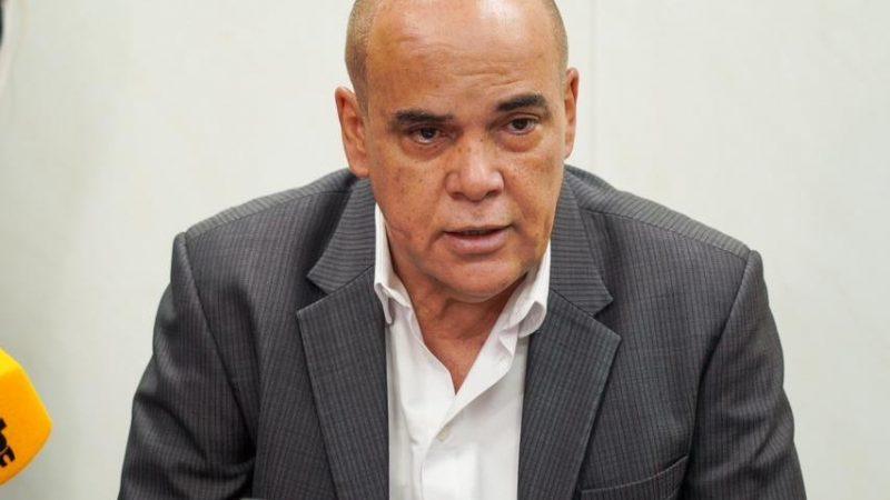 «Bachi» Núñez critica ostentación de autoridades y apunta a Meza y Sosa