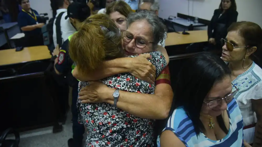 Víctimas de la dictadura y familiares festejan condena a torturadores
