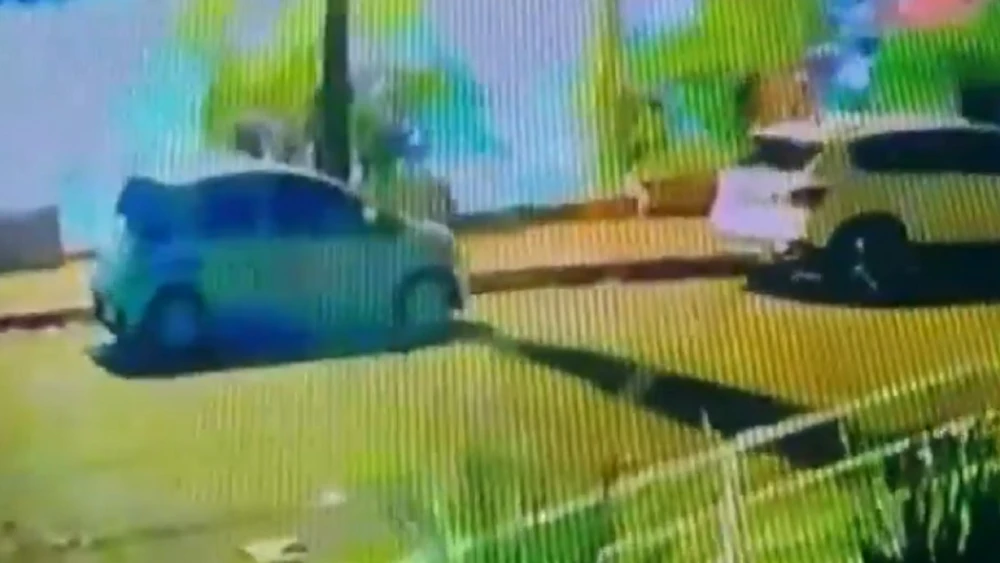 Policía encuentra a una mujer en la baulera de un auto en Villa Morra