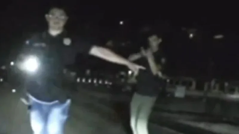 Oscuridad y escasa señalización: Captan a policías en supuesta barrera irregular sobre la ruta PY02