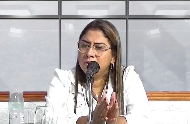 Gobernadora de Concepción presiona por liberar cargamento para fiesta millonaria