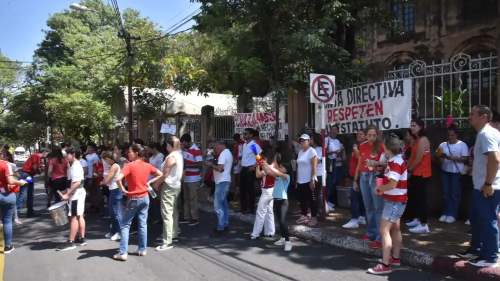 Manifestación en el Colegio Internacional: Hablan de “quiebre institucional” y no descartan recurrir al MEC