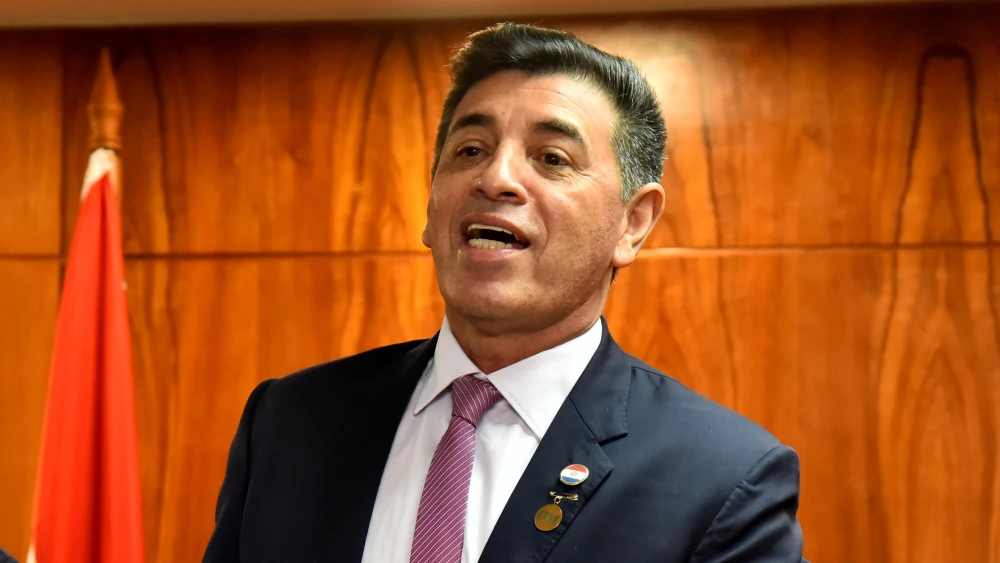 Víctor Ríos se atornilla en la Corte: Ministro más joven ahora es inamovible