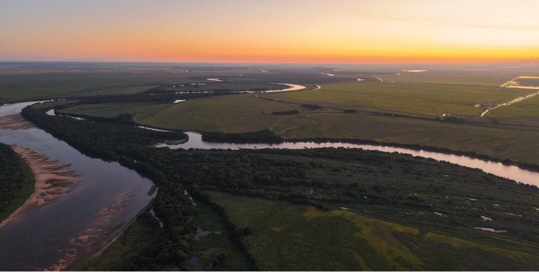Ministerio del Ambiente interviene extracción irregular de agua del río Tebicuary