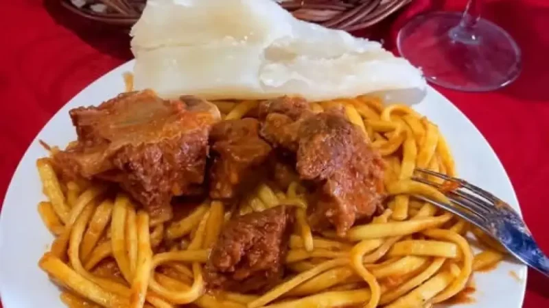 El tallarín paraguayo, destacado por Taste Atlas como símbolo de la mesa familiar
