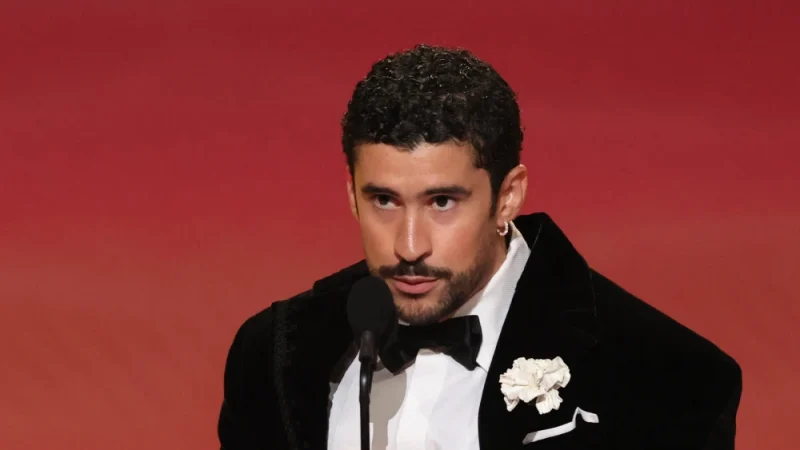 Bad Bunny arremete contra la policía migratoria de EEUU durante los Grammys