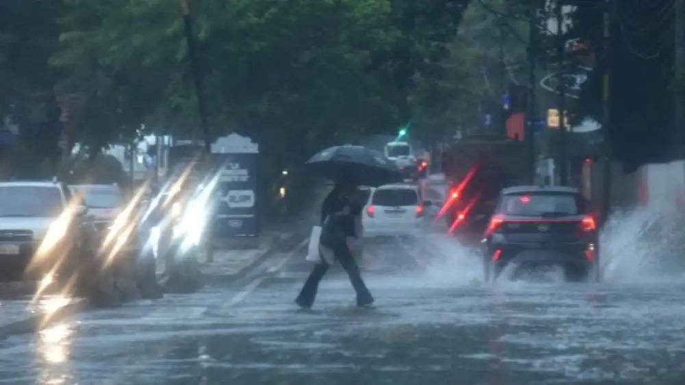 Caos vehicular, raudal y lluvia torrencial en Asunción y Central: Vuelve el drama de la movilidad