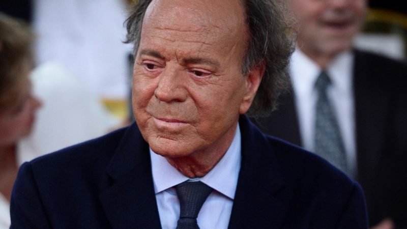 Julio Iglesias demandó a una ministra de España