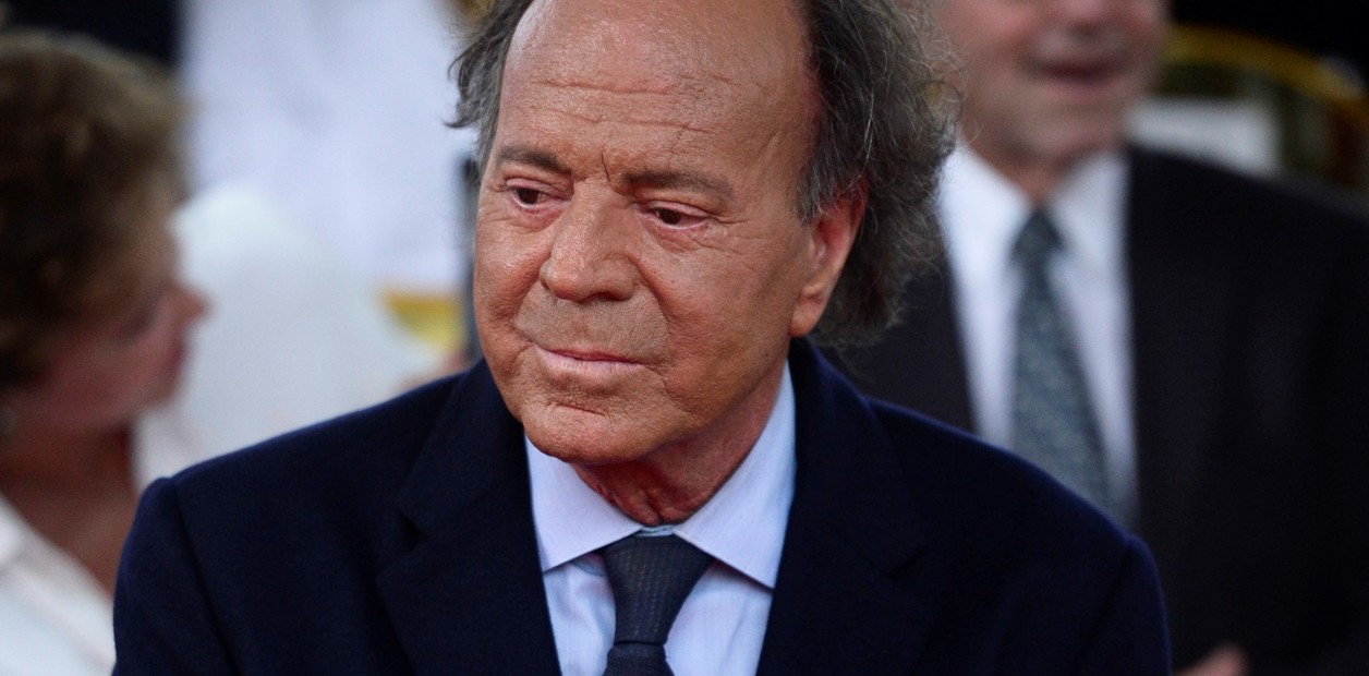 Julio Iglesias demandó a una ministra de España